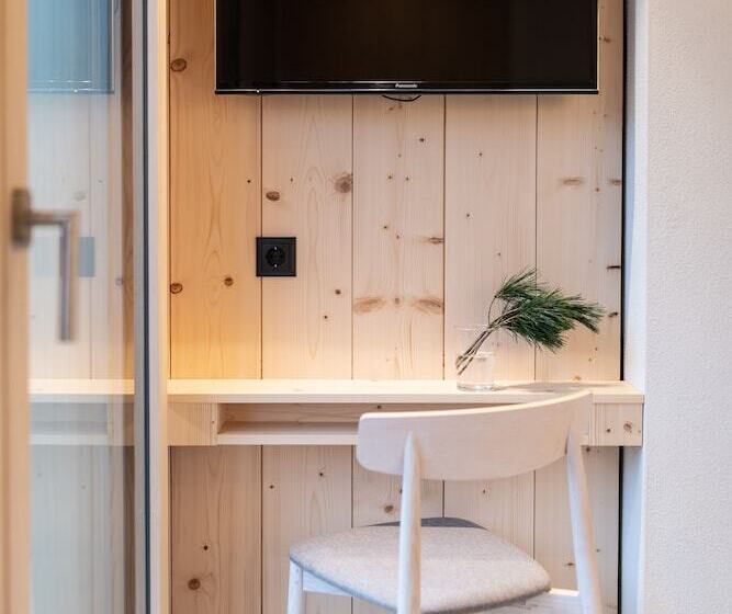 高级大房间, Mari Pop