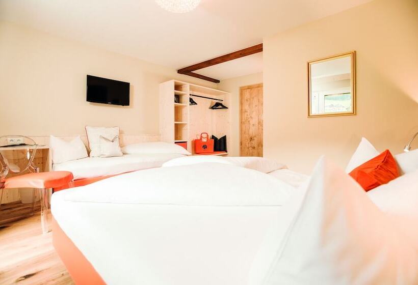 高级大房间, Mari Pop