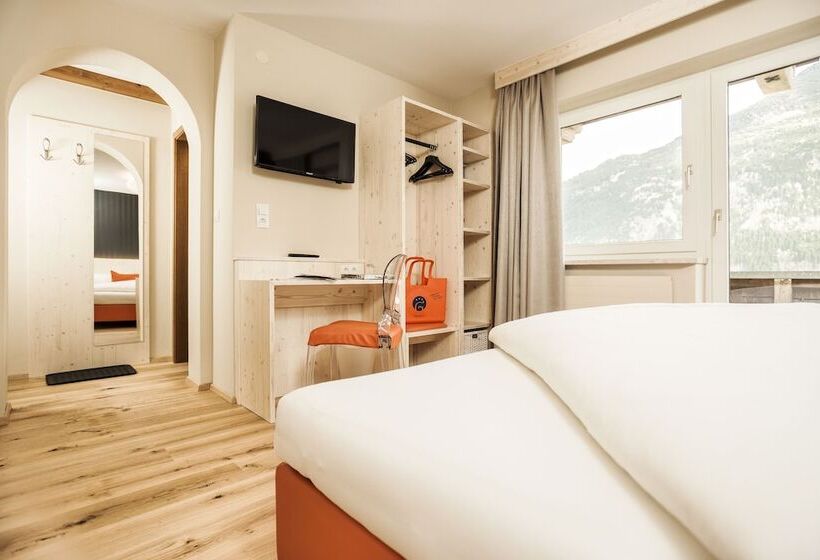 高级大房间, Mari Pop