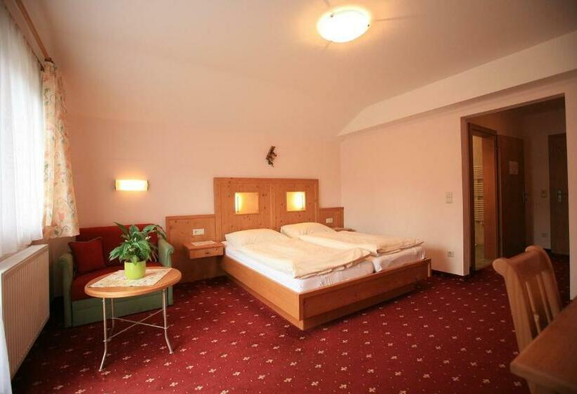 اتاق استاندارد با بالکن, Moser