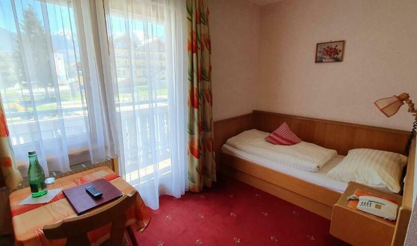 اتاق استاندارد یک تخته با بالکن, Moser