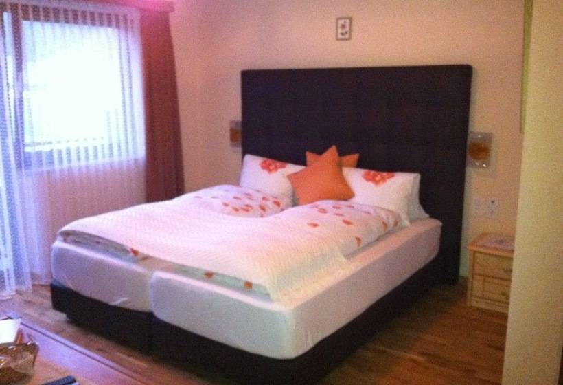 标准间, Pizzeria Selva