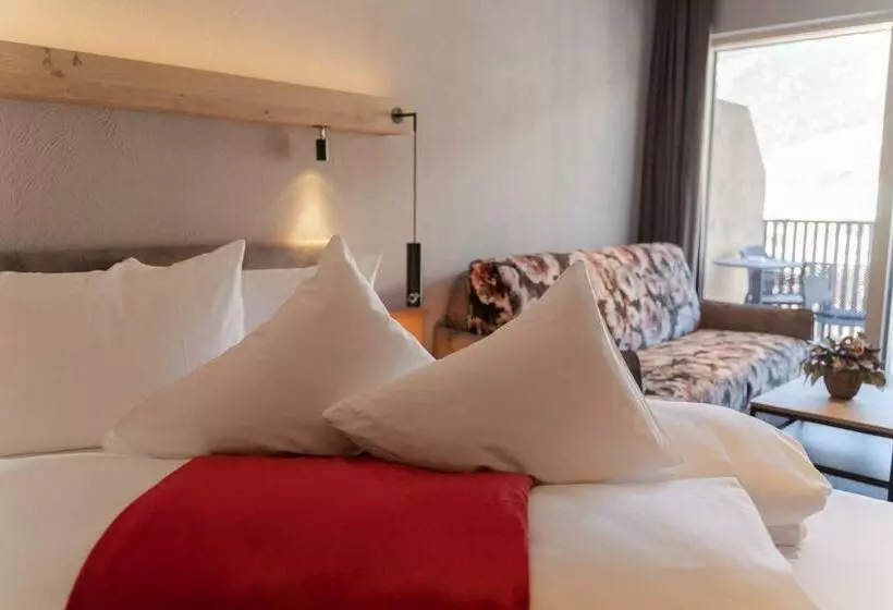 Habitación Deluxe, Post