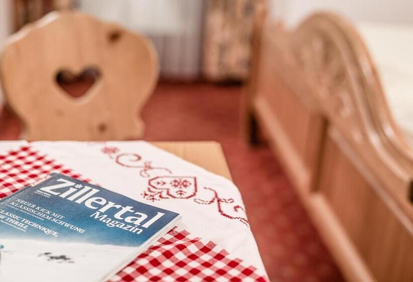 エコノミートリプルルーム, Standlhof Zillertal