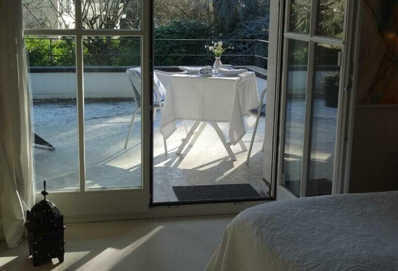 带阳台的豪华间, The Garden Guesthouse