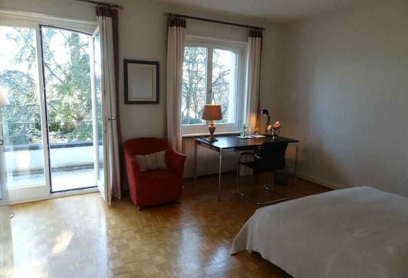 标准间带阳台, The Garden Guesthouse