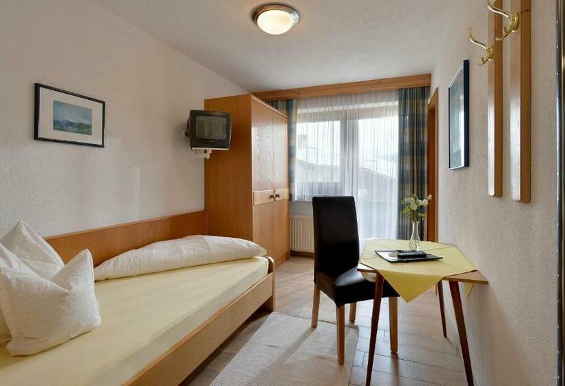 غرفة قياسية فردية مزودة بشُرفة, Theresia Garni