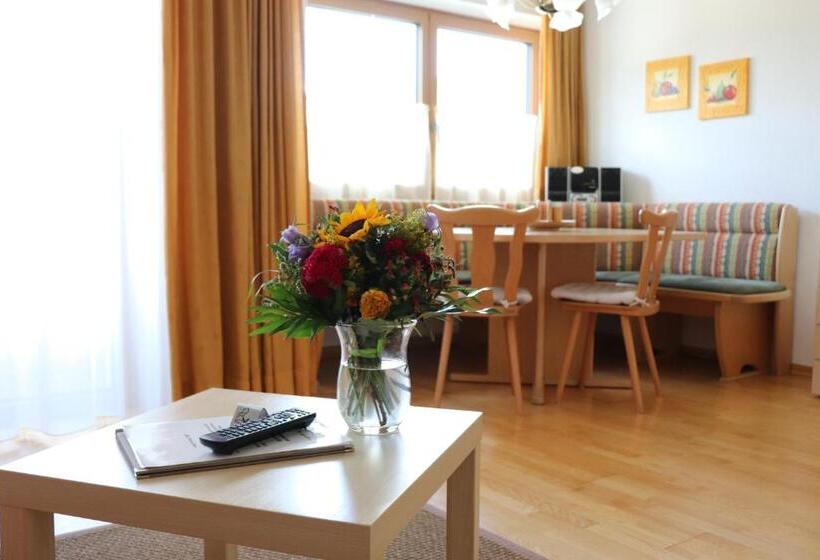 شقة غرفة نوم واحدة مزودة بشُرفة, Theresia Garni