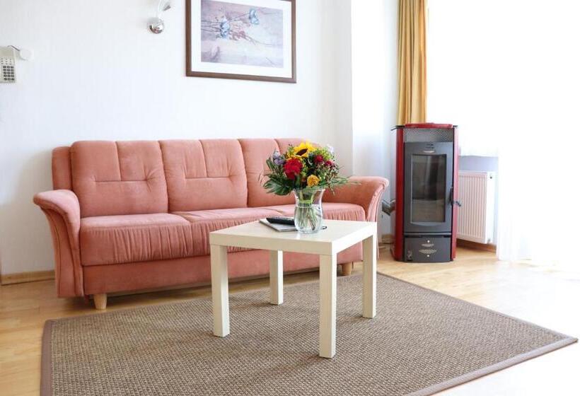 شقة غرفة نوم واحدة مزودة بشُرفة, Theresia Garni