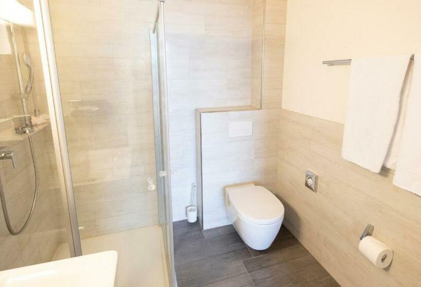 חדר סטנדרט עם מרפסת, Tailormade Hotel IDEA Spreitenbach