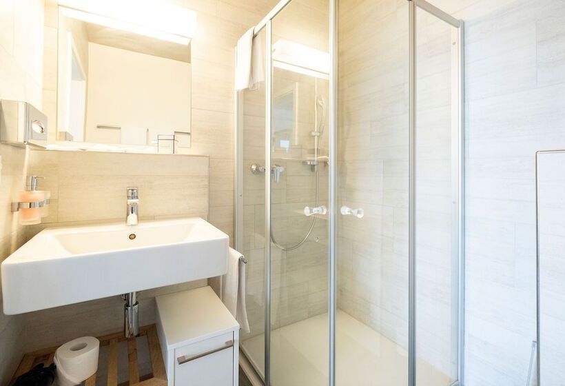 חדר סטנדרט עם מרפסת, Tailormade Hotel IDEA Spreitenbach