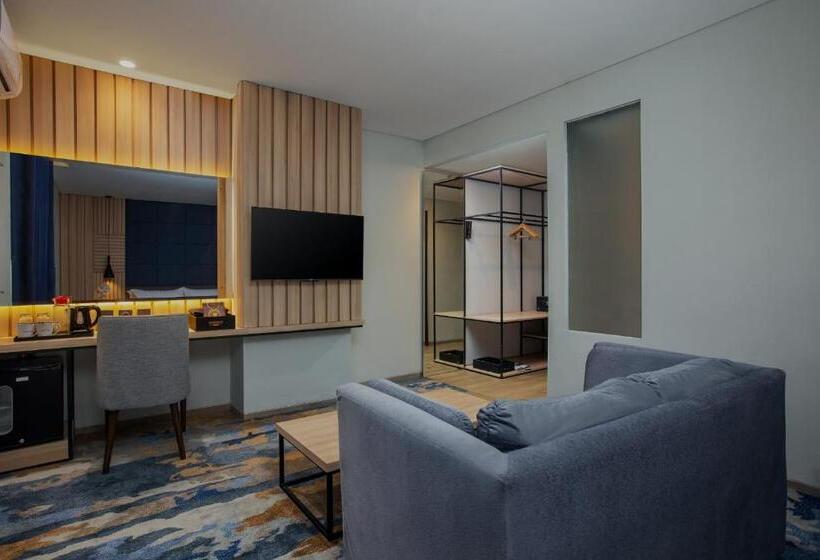 סוויטת ג'וניור, Aston Pekalongan Syariah Hotel & Conference Center