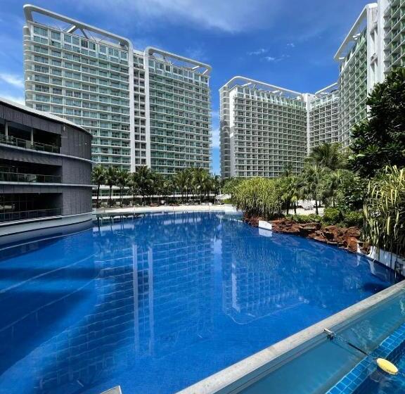 استودیو استاندارد با چشمانداز استخر, Azure Urban Resort Residences