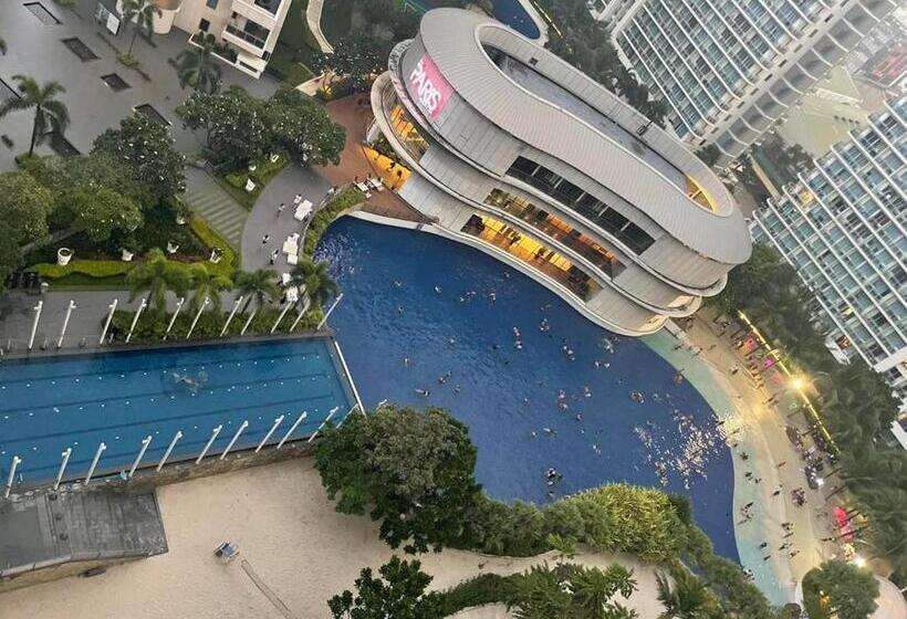 استودیو استاندارد با چشمانداز استخر, Azure Urban Resort Residences