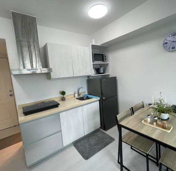 Студио Стандарт Вид на Бассейн, Azure Urban Resort Residences