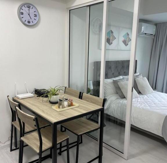 استودیو استاندارد با چشمانداز استخر, Azure Urban Resort Residences