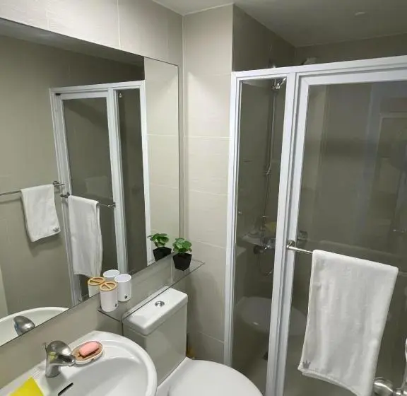 استودیو استاندارد با چشم‌انداز استخر, Azure Urban Resort Residences