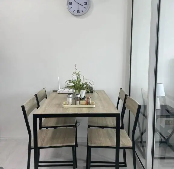 استودیو استاندارد با چشم‌انداز استخر, Azure Urban Resort Residences