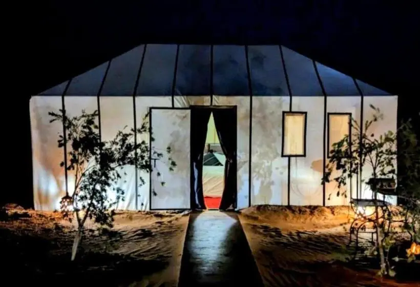 اتاق لوکس خانوادگی, Desert Berber Fire Camp