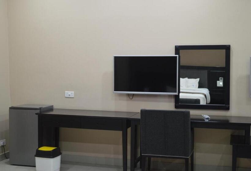 استودیوی لوکس, Palm Kalash