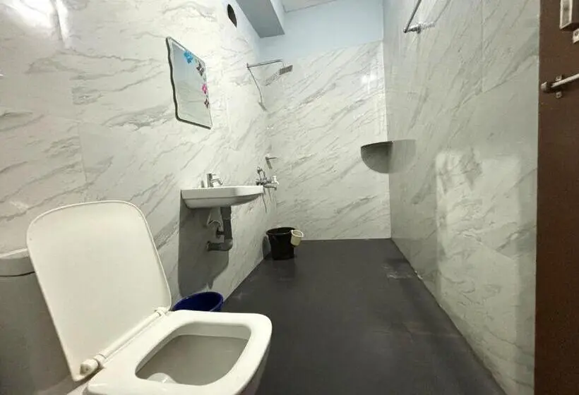 スタンダードルーム, Sri Swarna Darvi Lodge Horanadu