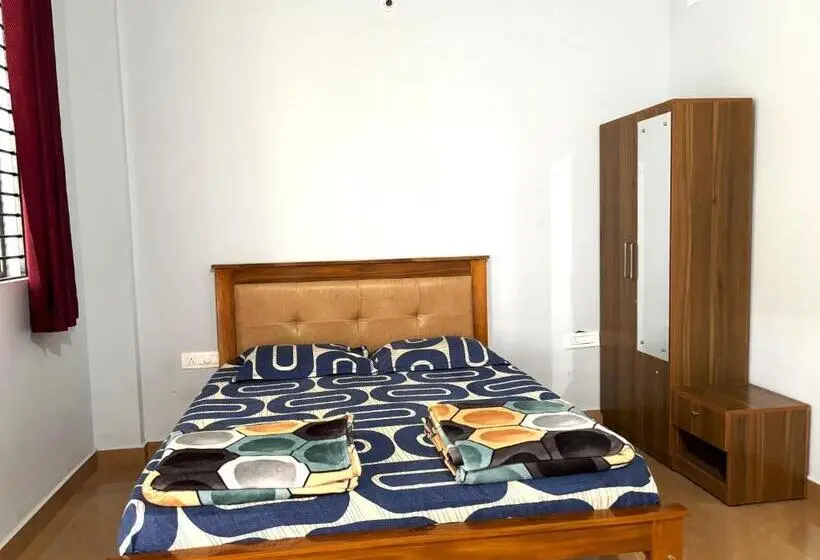 スタンダードルーム, Sri Swarna Darvi Lodge Horanadu