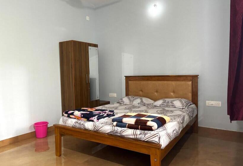 غرفة قياسية, Sri Swarna Darvi Lodge Horanadu