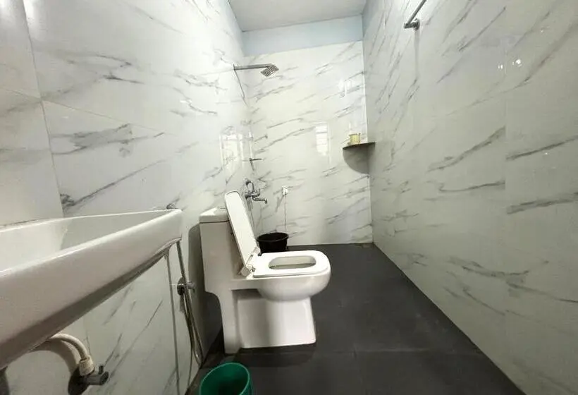 スタンダードトリプルルーム, Sri Swarna Darvi Lodge Horanadu