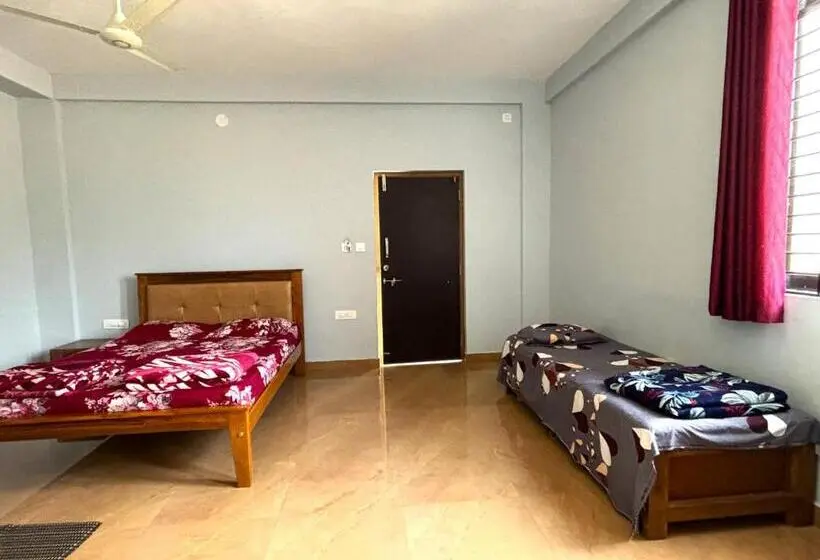 スタンダードトリプルルーム, Sri Swarna Darvi Lodge Horanadu