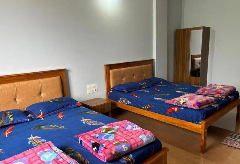 スタンダード４人部屋, Sri Swarna Darvi Lodge Horanadu