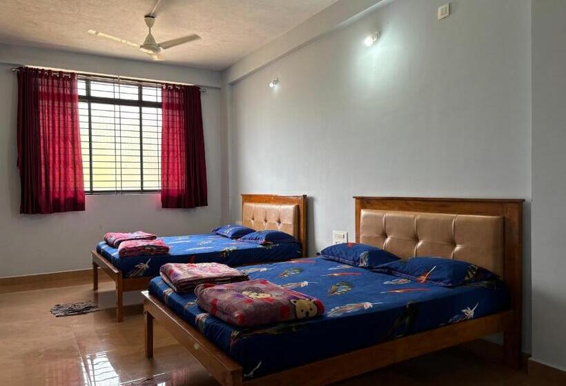 غرفة قياسية رباعية, Sri Swarna Darvi Lodge Horanadu