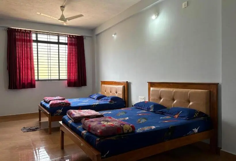 スタンダード４人部屋, Sri Swarna Darvi Lodge Horanadu
