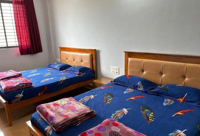 スタンダード４人部屋, Sri Swarna Darvi Lodge Horanadu