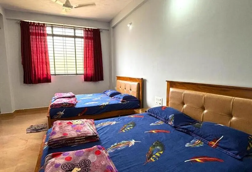 スタンダード４人部屋, Sri Swarna Darvi Lodge Horanadu