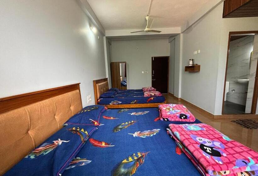 غرفة قياسية رباعية, Sri Swarna Darvi Lodge Horanadu