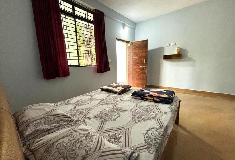 غرفة قياسية, Sri Swarna Darvi Lodge Horanadu