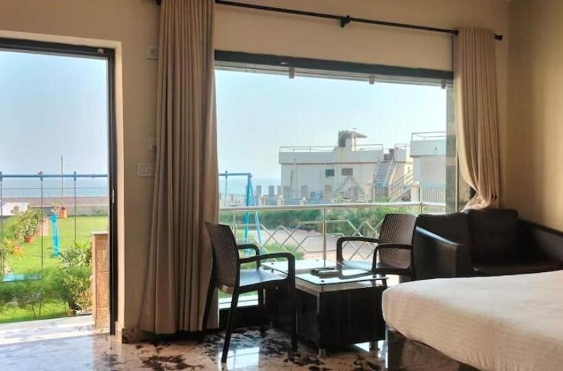 اتاق لوکس با تخت بزرگ, Mandarmani Kiss Of Sea Holiday Resorts & Cottages Private Limited