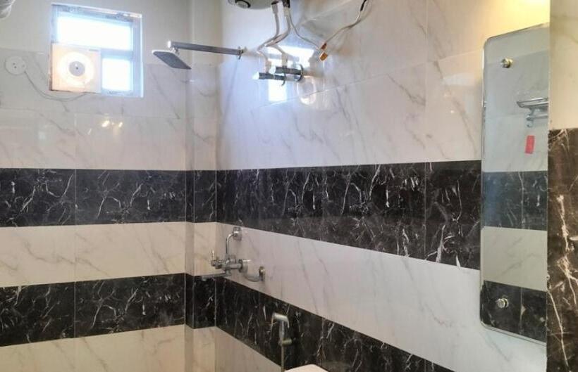 اتاق لوکس با تخت بزرگ, Mandarmani Kiss Of Sea Holiday Resorts & Cottages Private Limited