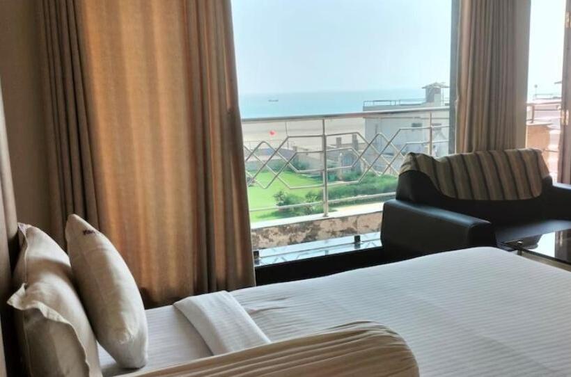 اتاق لوکس با تخت بزرگ, Mandarmani Kiss Of Sea Holiday Resorts & Cottages Private Limited