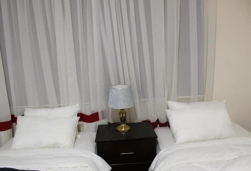 اتاق چهار تخته با دستشویی مشترک, Asser House