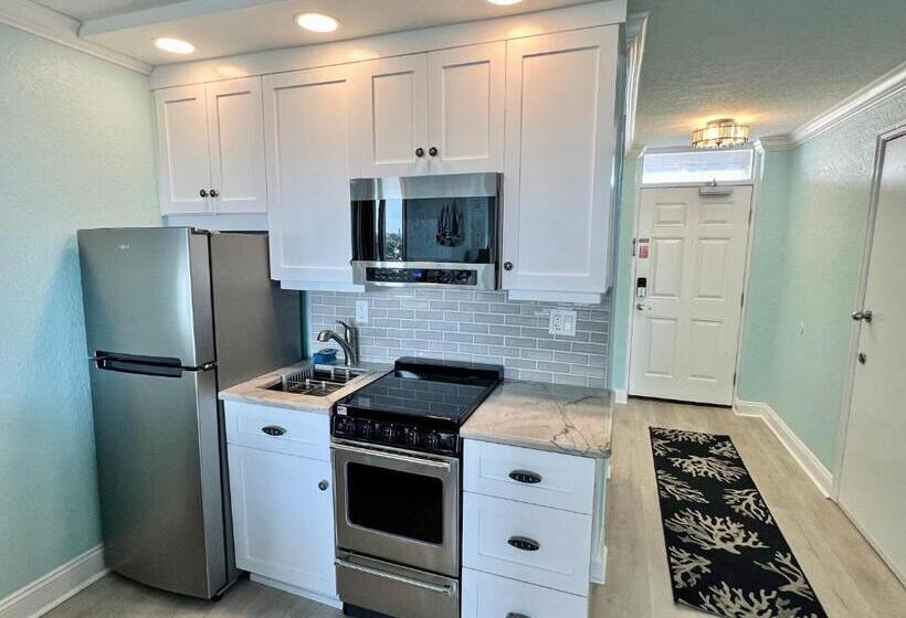 스탠다드 스튜디오 바다 전망, Pirates Cove 4th Floor Balcony Remodeled Condo
