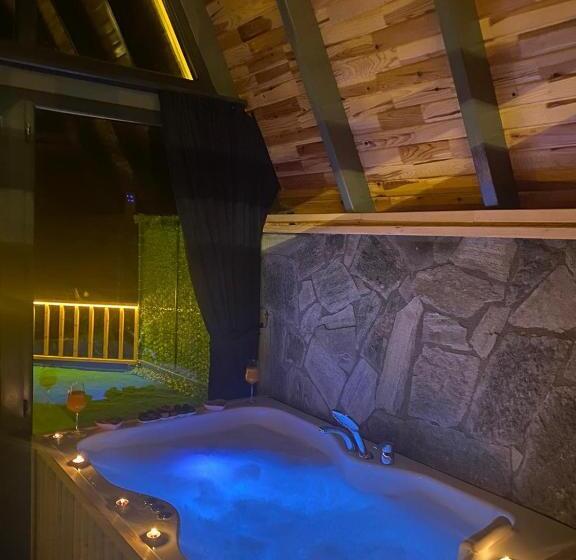 חדר דחוקס עם מיטת קינג, Ri̇ver Si̇de Bungalov