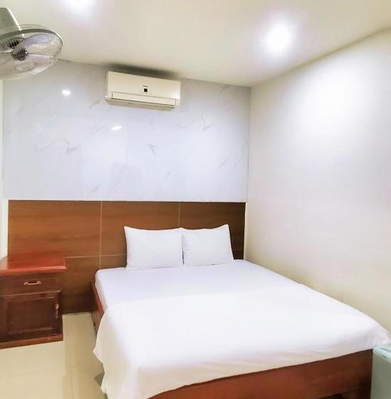 Camera Deluxe, Hồng ánh Hotel Night Market Phú Quốc