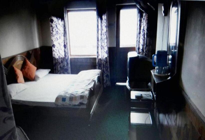 豪华房间, Grg Tribhuwan Ranikhet