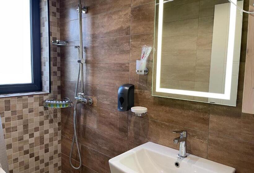 4间卧室的房子, Port Ayas Resort & Restaurants