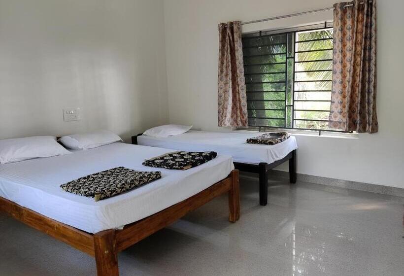 اتاق استاندارد سه نفره, Surya Cafe And Stay Sea View