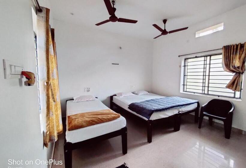 اتاق استاندارد سه نفره, Surya Cafe And Stay Sea View
