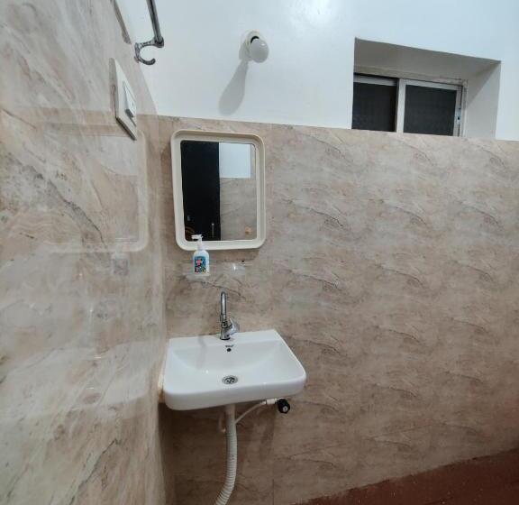 اتاق استاندارد سه نفره, Surya Cafe And Stay Sea View