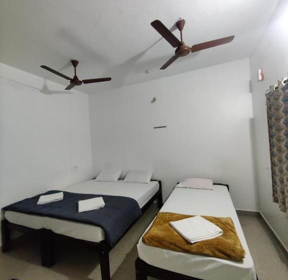 اتاق لوکس سه تخته, Surya Cafe And Stay Sea View