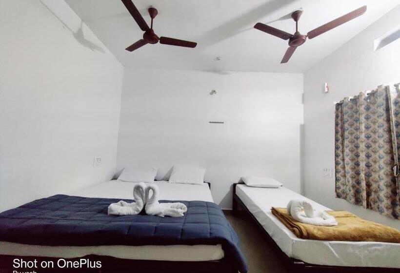اتاق استاندارد چهار تخته, Surya Cafe And Stay Sea View